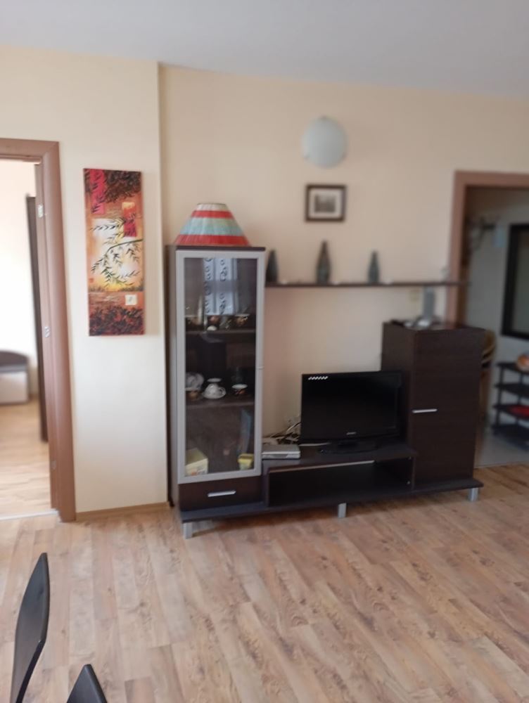 Напълно обзаведен двустаен апартамент на 200 м от плажа в Равда – тишина, зеленина и комфорт в малък комплекс