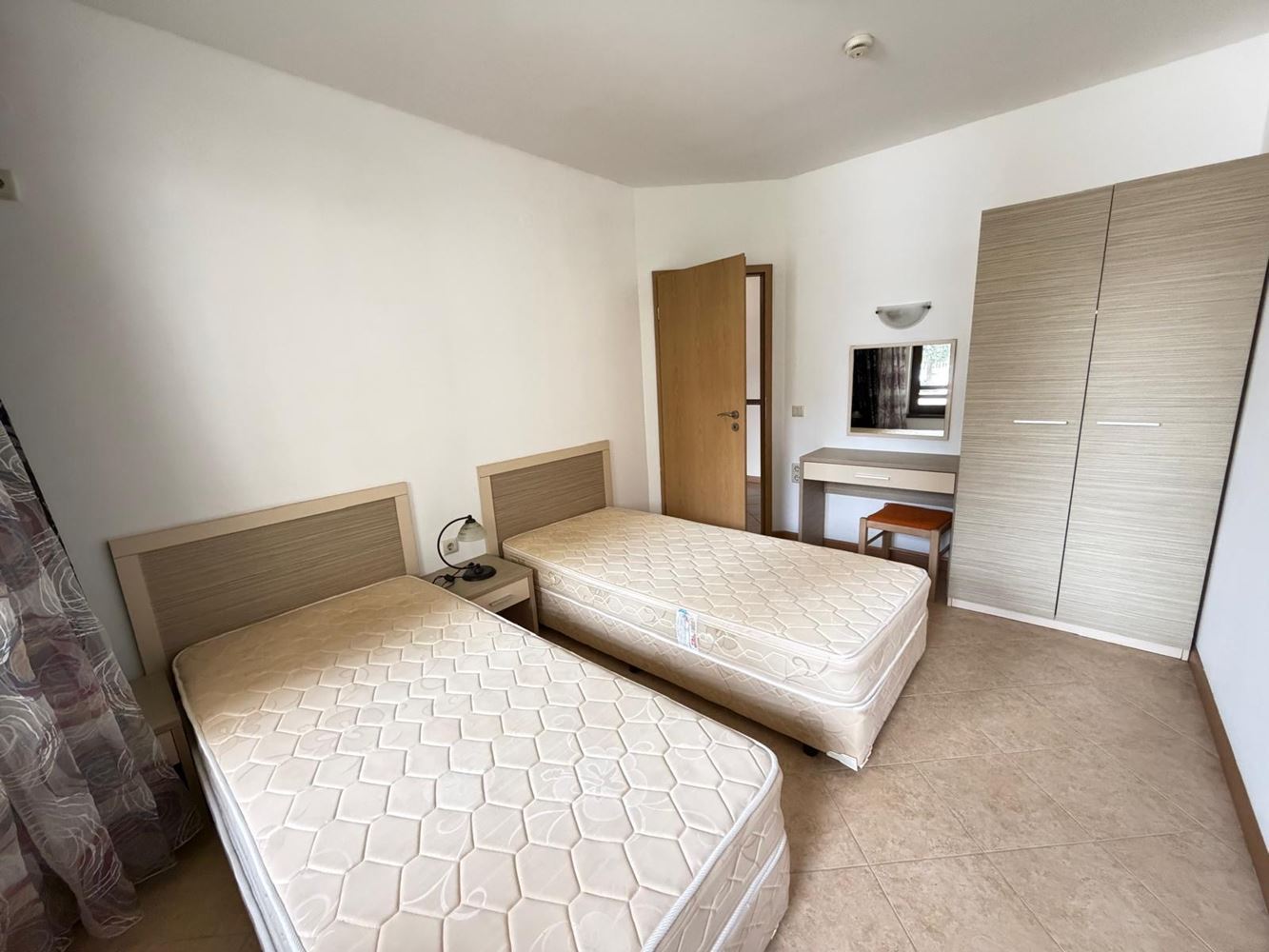 Просторен тристаен апартамент с директен излаз към собствен двор в Слънчев бряг – комфорт, лукс и уют