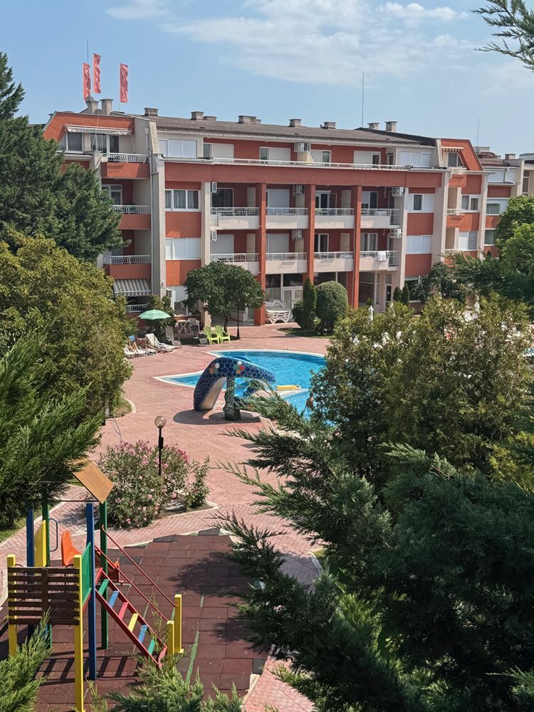 Просторно студио с гледка към басейна в Слънчев бряг – битов ток и отлична инфраструктура