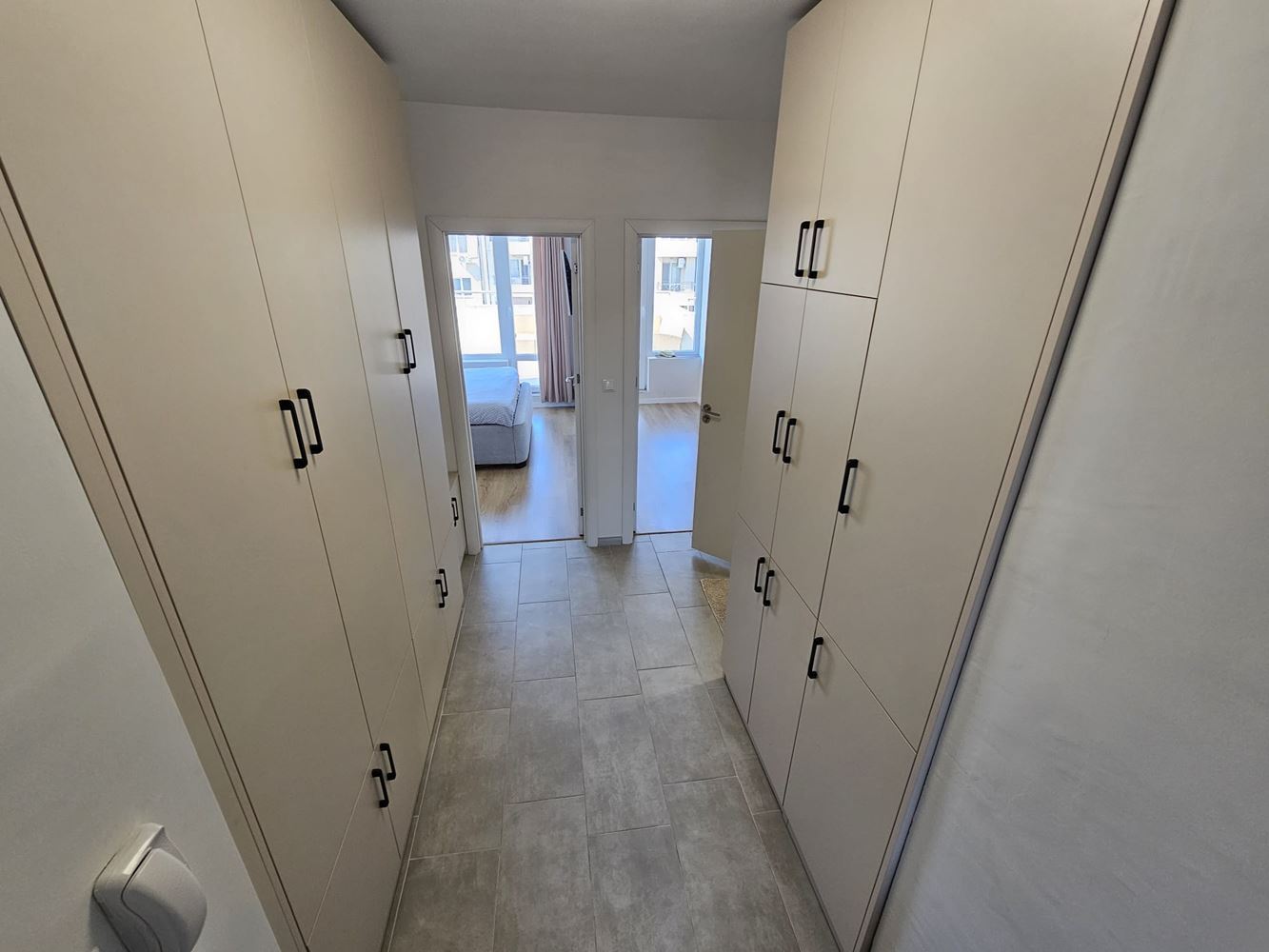 Просторен и светъл тристаен апартамент с две големи тераси в Меден Рудник – идеален за семейство или инвестиция