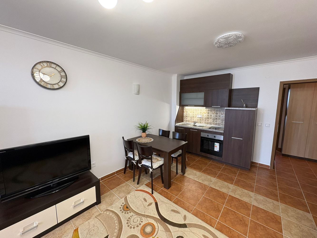 Панорамен двустаен апартамент на първа линия в Поморие с директна морска гледка