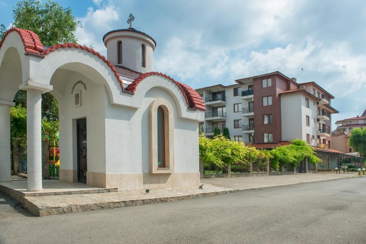 Апартамент с две спални и изглед към басейна в Несебър – простор, комфорт и отлична локация на 300 метра от морето