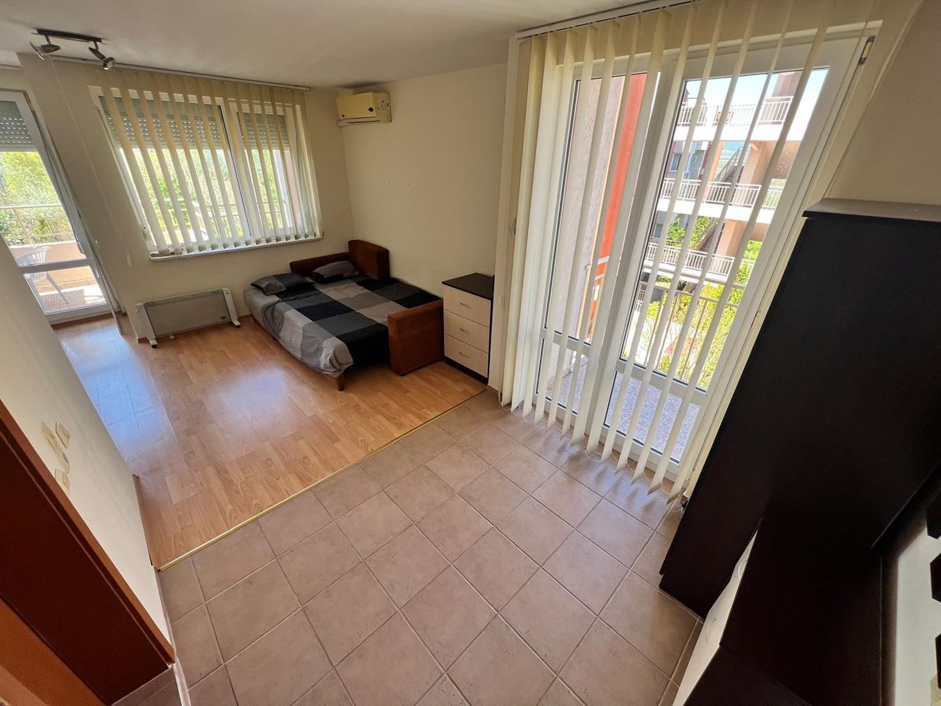 Просторно и напълно обзаведено студио в Слънчев бряг – готово за живот или инвестиция