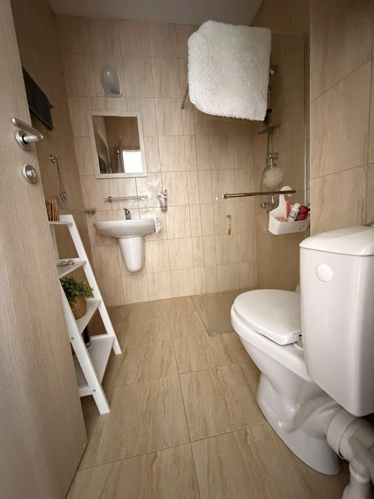 Тристаен апартамент с панорамна тераса в покрайнините на Слънчев бряг – уют, тишина и стил