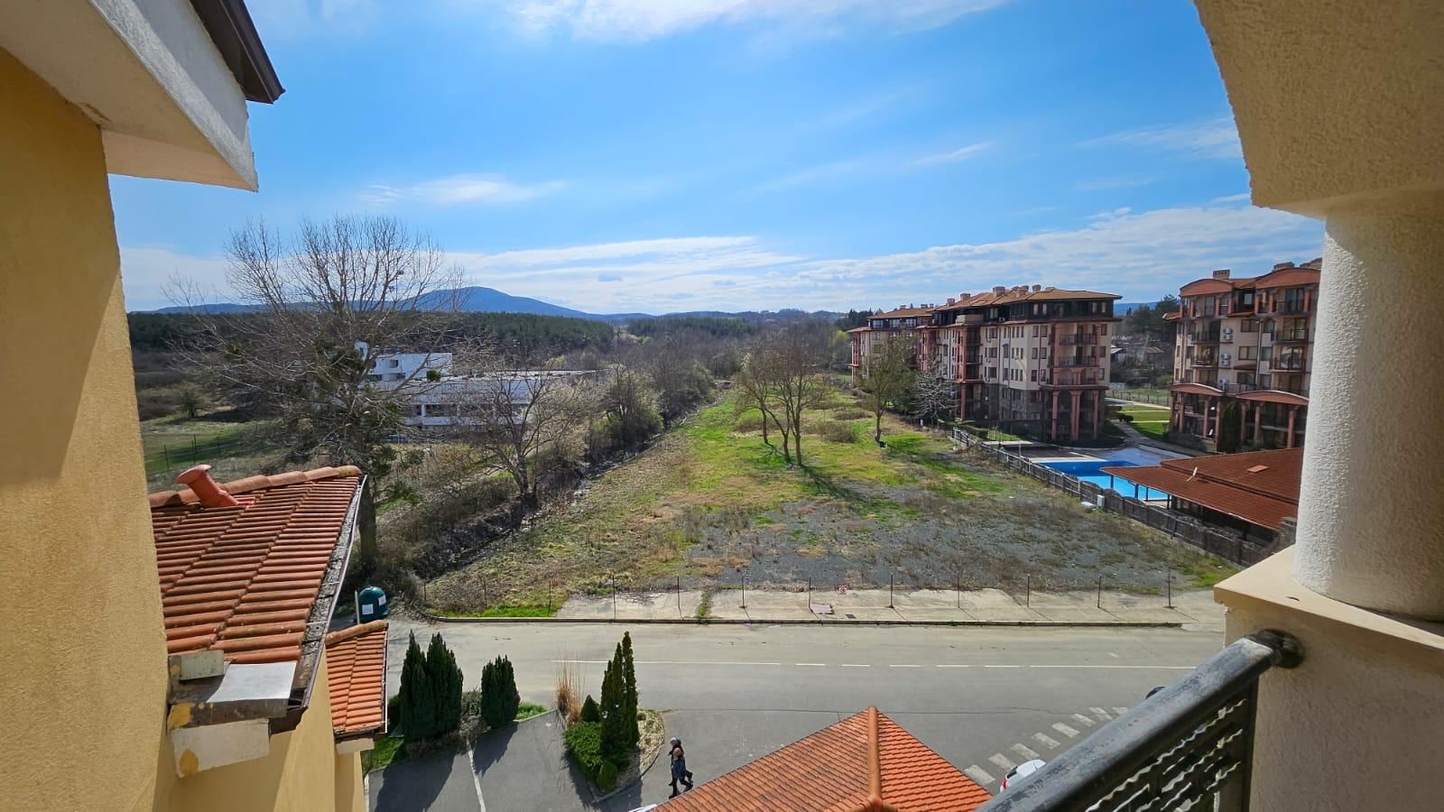 Просторен двустаен апартамент на първа линия море в Царево с пълно обзавеждане