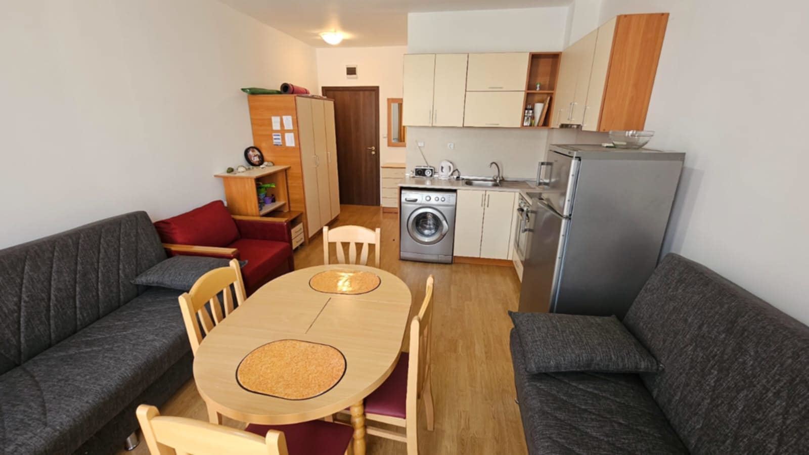 Компактно студио в районa на Слънчев бряг – отлична инфраструктура, битов ток и чудесна инвестиция