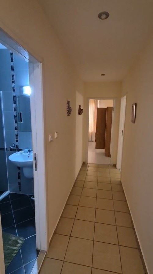 Просторен тристаен апартамент в Слънчев бряг – напълно обзаведен, отлична локация и готов за доходоносна инвестиция