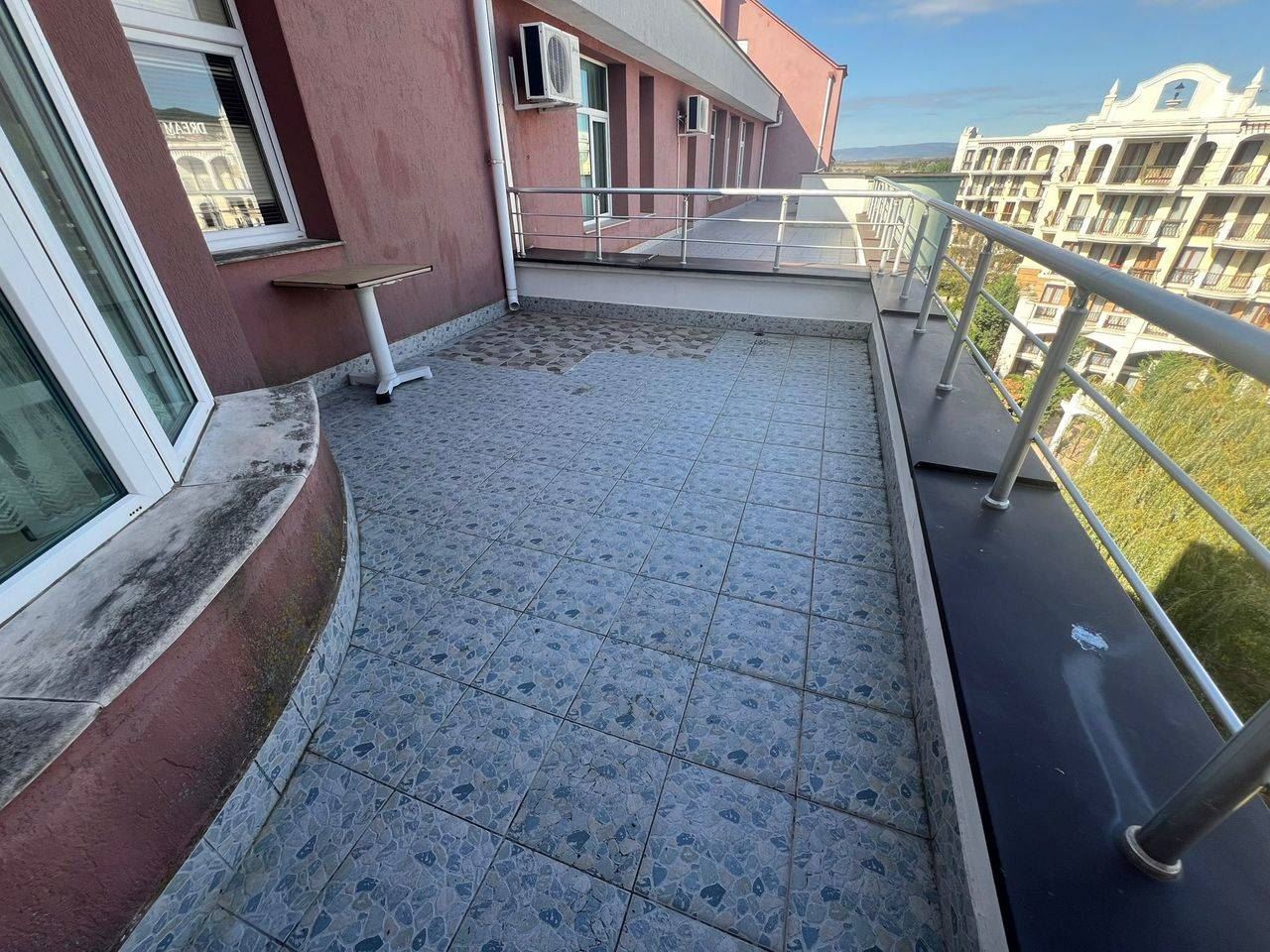 Просторен двустаен апартамент на Слънчев бряг – комфорт и простор в добре поддържан комплекс