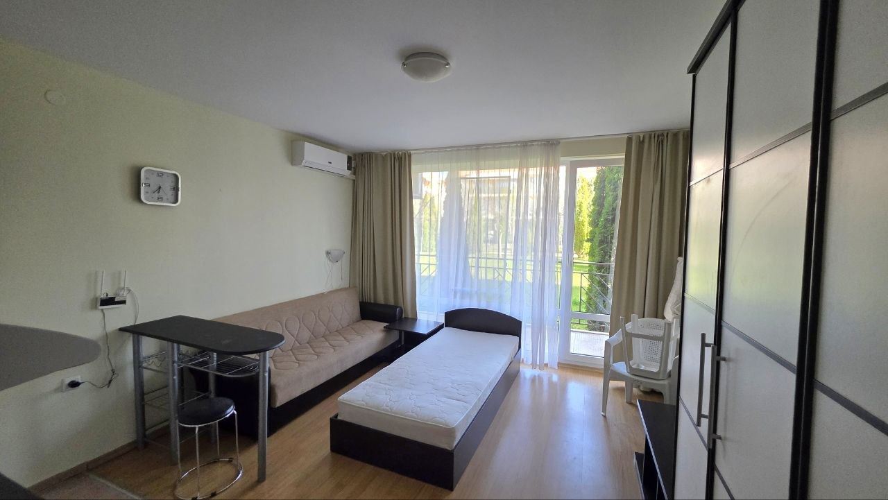 Практично и уютно студио на Слънчев бряг – уют и спокойствие с гледка към басейна