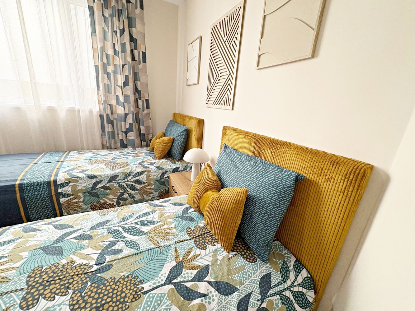 Две независими жилищни пространства с морска гледка в центъра на Свети Влас – дизайнерски интериор и собствено паркомясто