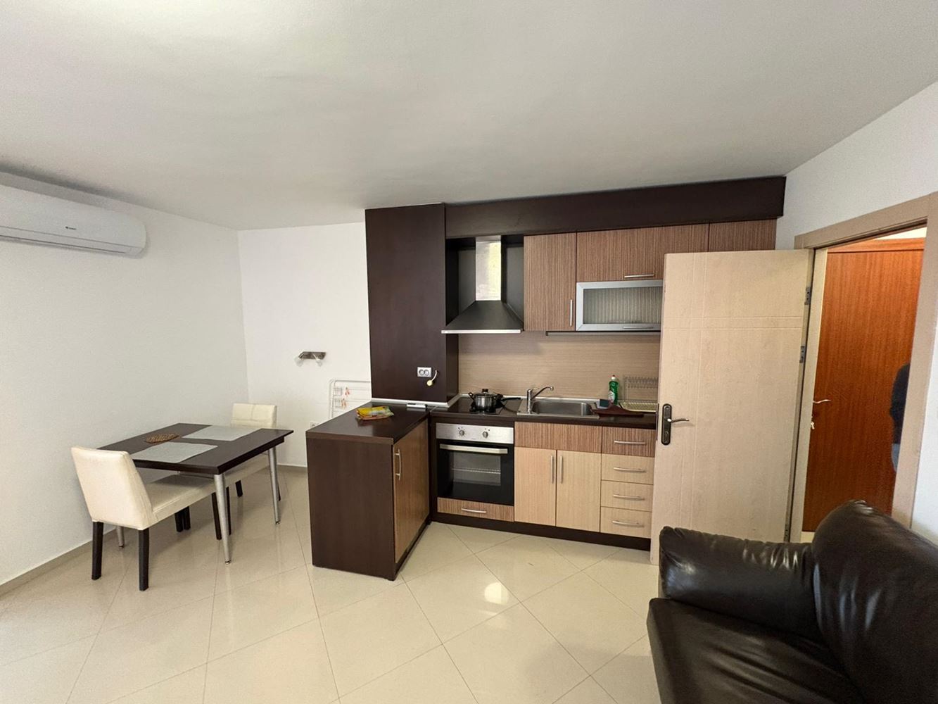 Обзаведено студио в Поморие – отлична локация, на 400 м от морето и центъра