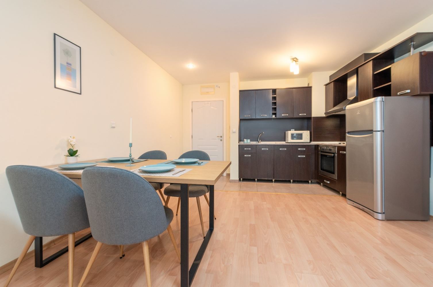 Стилен тристаен апартамент на първа линия с директна гледка море в Свети Влас – простор, лукс и пълни удобства