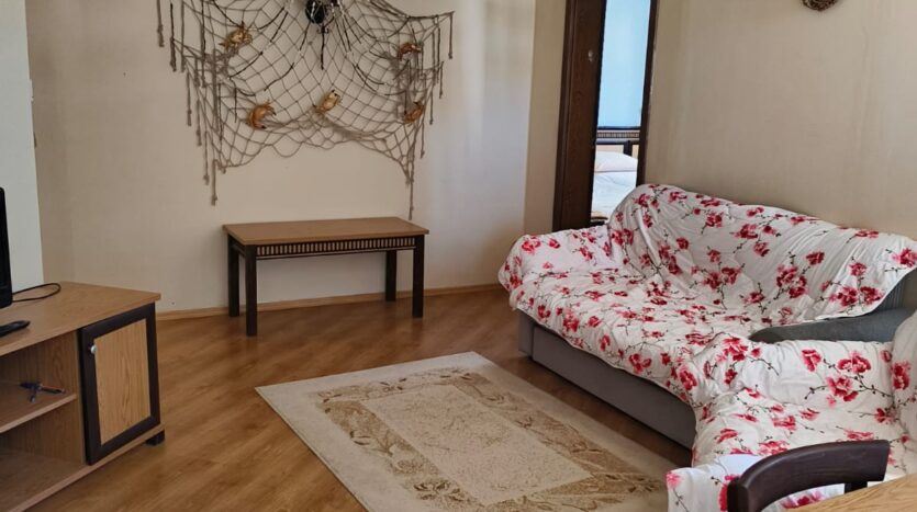 Двустаен апартамент на първа линия в Елените с морска панорама и отличен инвестиционен потенциал