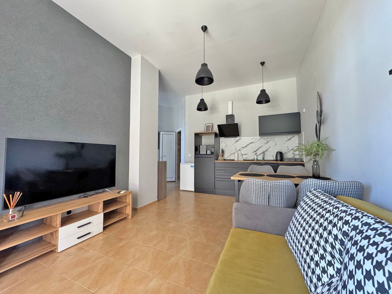 Двустаен апартамент в Свети Влас – уют, комфорт и напълно обзаведен дом в престижен комплекс