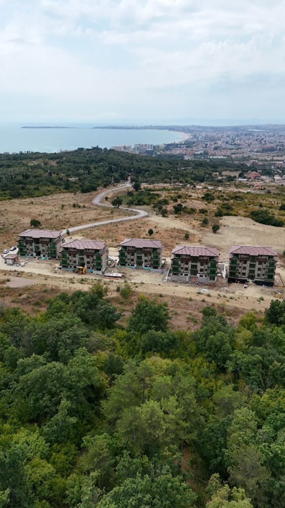 Тристаен апартамент с панорамна морска гледка в тих и зелен комплекс в Слънчев бряг
