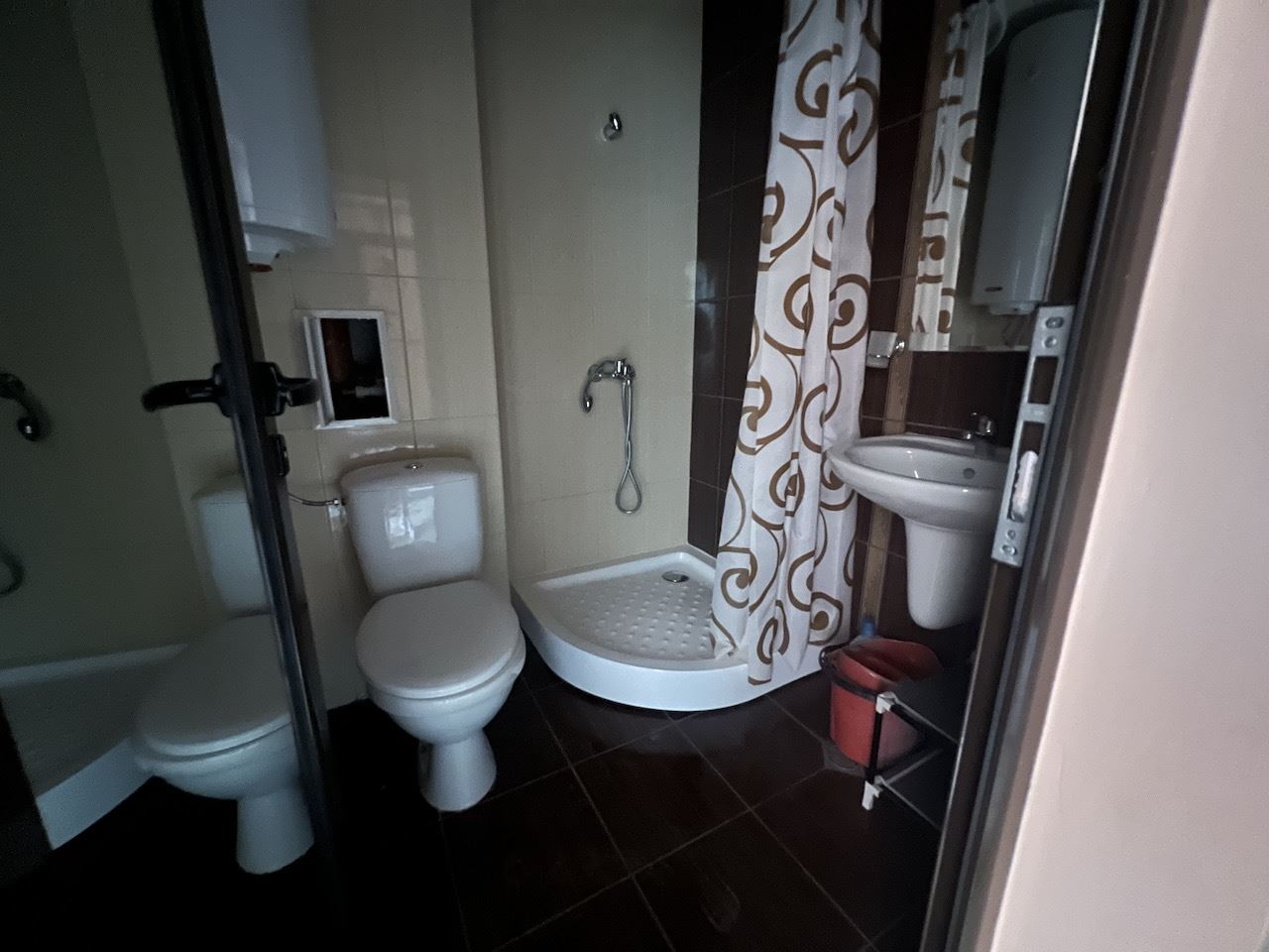 Уютно студио в сърцето на Елените – само на минути от плажа, в затворен комплекс с басейн и отлични удобства