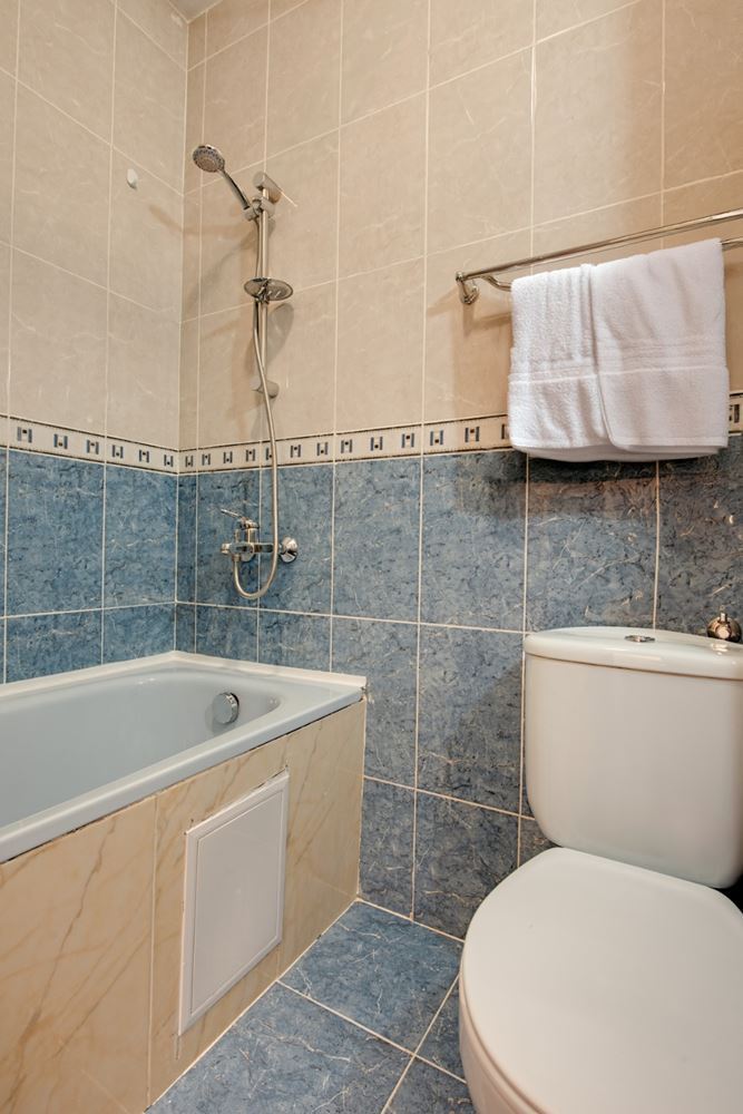 Стилно реновиран тристаен апартамент с две спални в поддържан комплекс в Слънчев бряг – комфорт, спокойствие и отлична локация