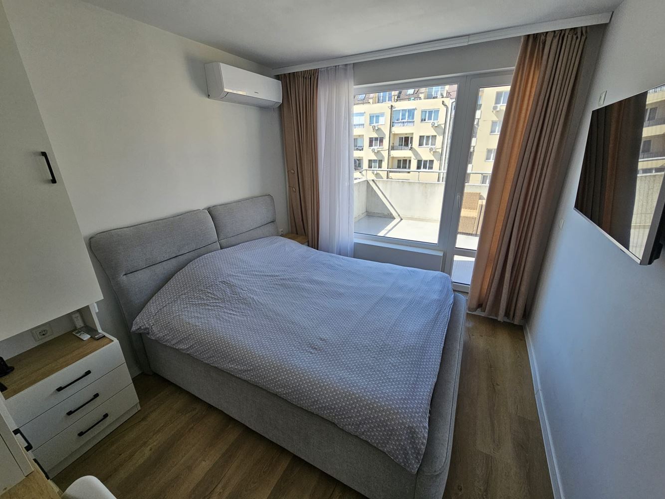 Просторен и светъл тристаен апартамент с две големи тераси в Меден Рудник – идеален за семейство или инвестиция