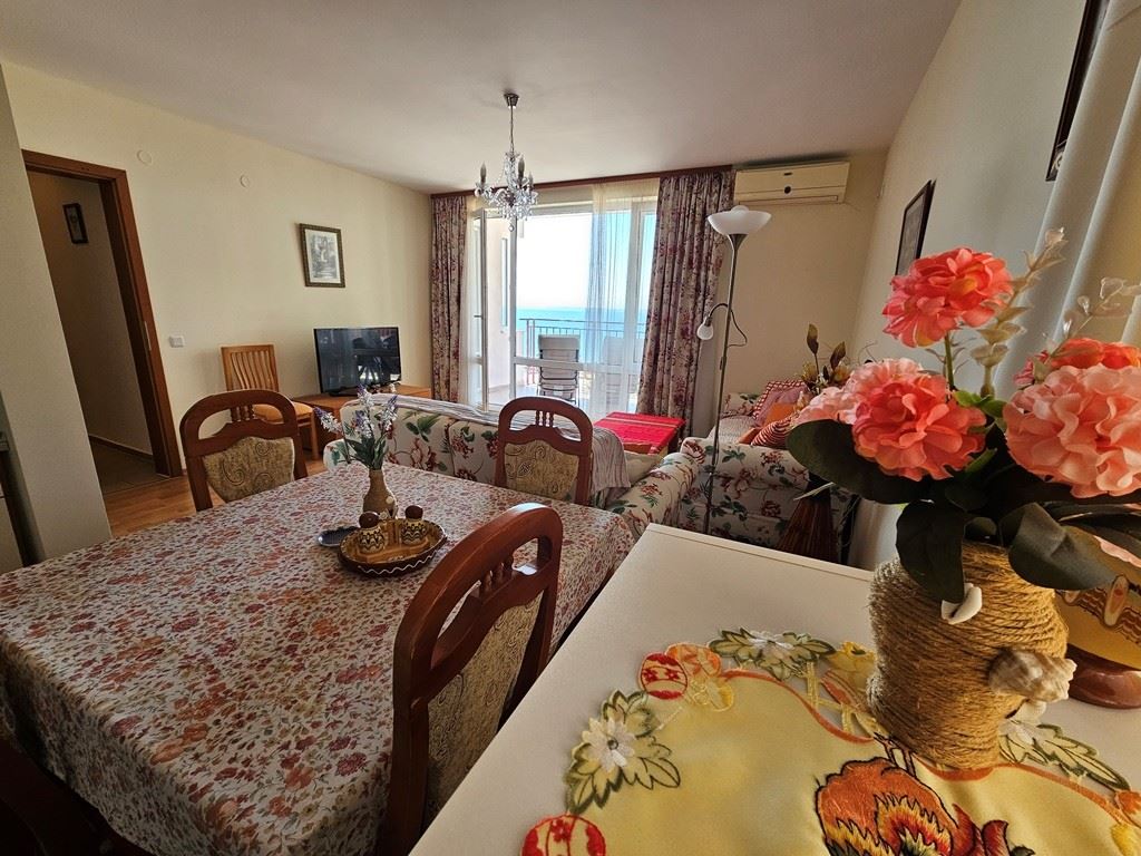 Свети Влас, първа линия море - панорамен апартамент с морска гледка от всяка стая 