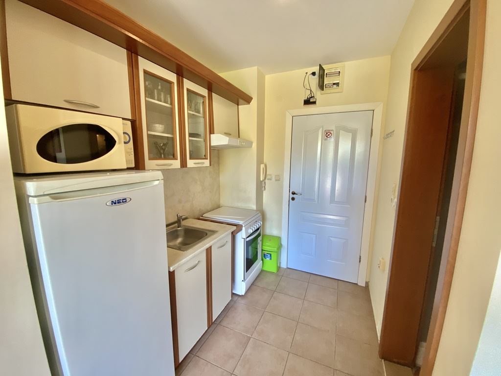 Студио на първа линия в комплекс в Елените – море, планина и ваканционен комфорт в едно