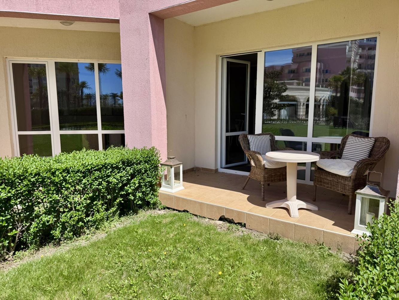 Луксозен двустаен апартамент в престижен комплекс на първа линия - комфорт, стил и безкрайни удобства