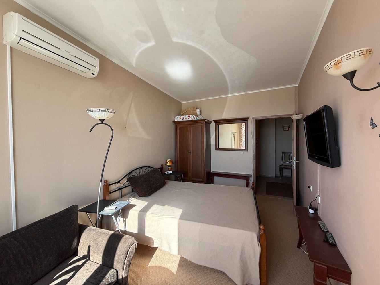 Луксозен двустаен апартамент с панорамна морска гледка в Поморие