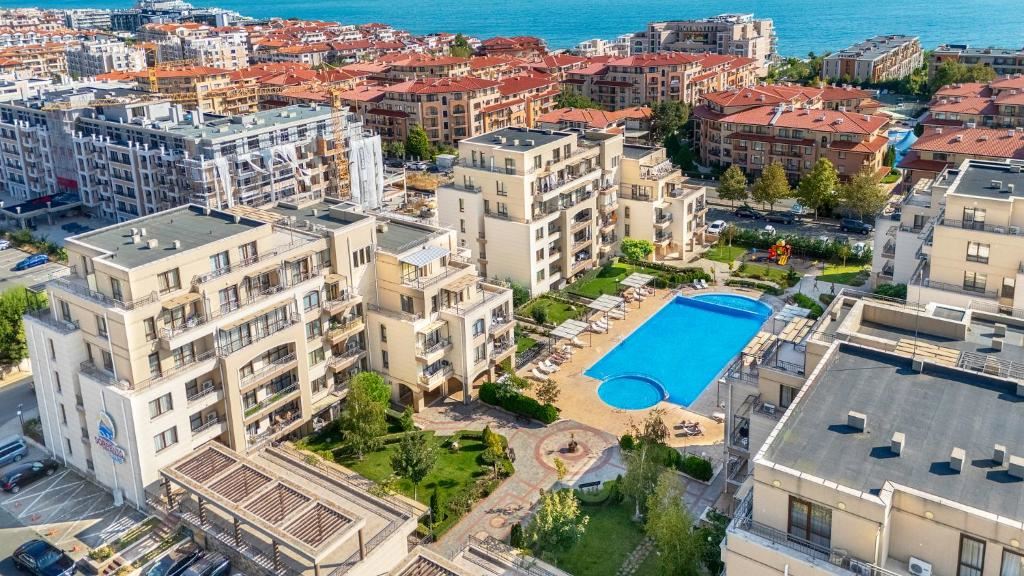 Морски уют със собствен двор – двустаен апартамент на крачка от плажа в Свети Влас
