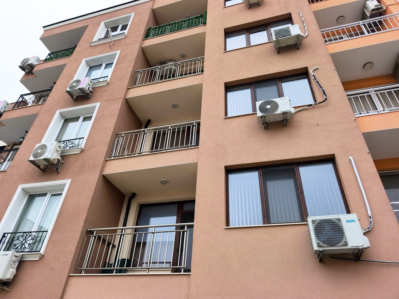 Уютен двустаен апартамент в новия квартал на Несебър – без такса поддръжка