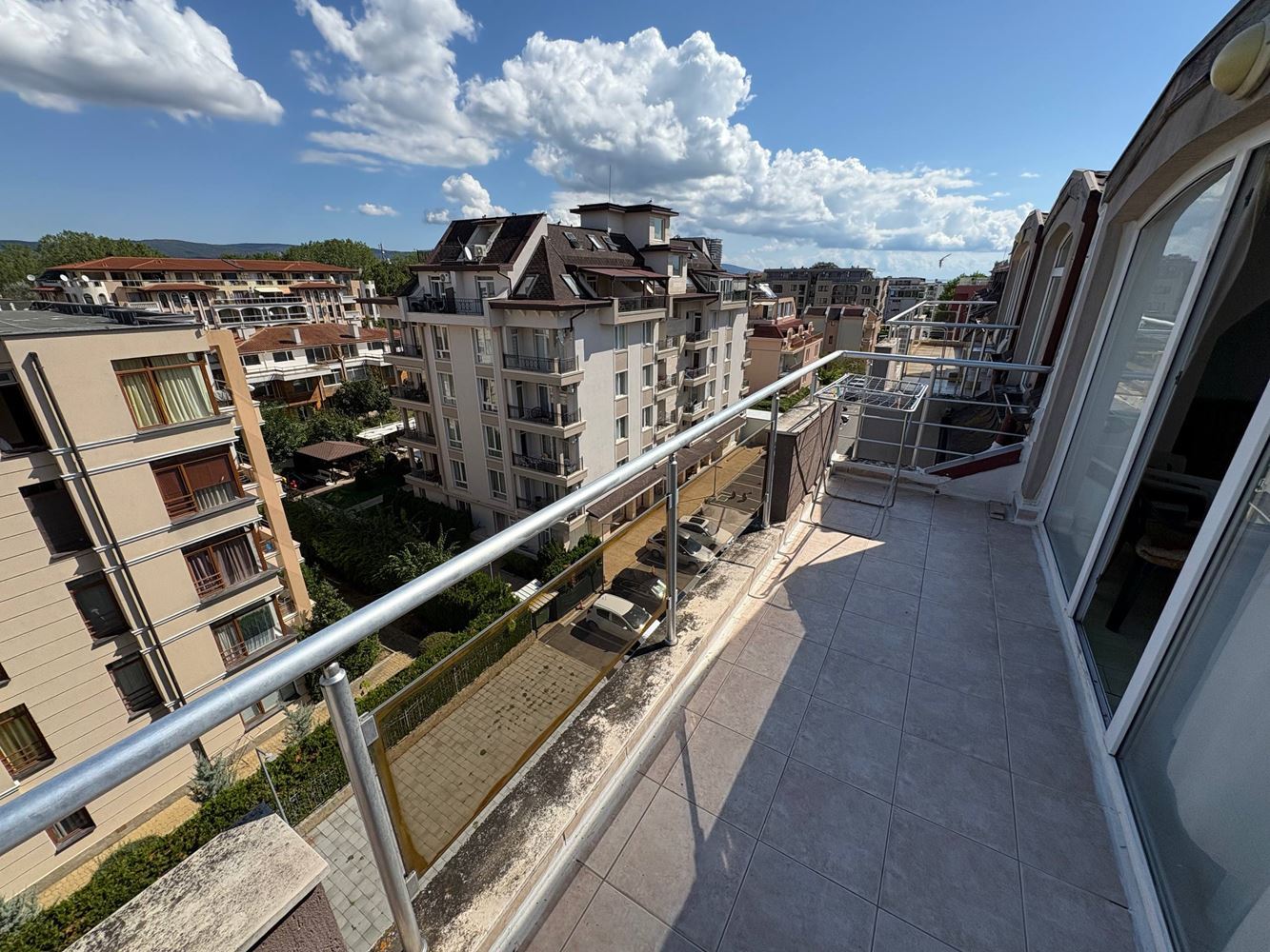 Двустаен апартамент с потенциал в най-зелената част на Слънчев бряг