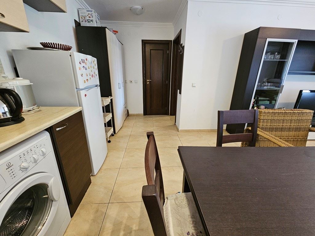 Лукс на първа линия – стилен апартамент с веранда, собствена градина и морска гледка в Свети Влас