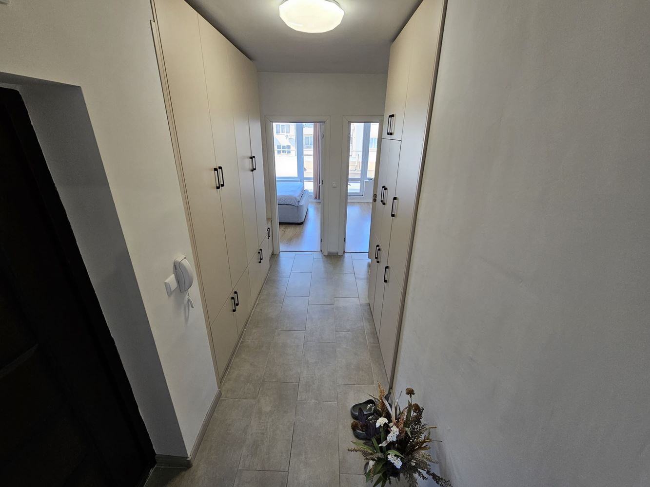 Просторен и светъл тристаен апартамент с две големи тераси в Меден Рудник – идеален за семейство или инвестиция