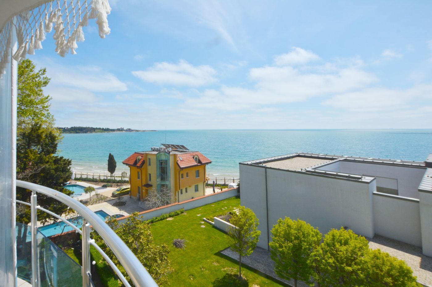 Луксозен тристаен апартамент с морска гледка на първа линия в Равда – 114 м², две тераси и пълен комфорт