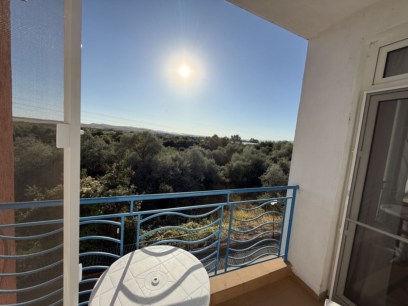 Двустаен апартамент с тераса в Слънчев бряг – комфорт и сигурност целогодишно