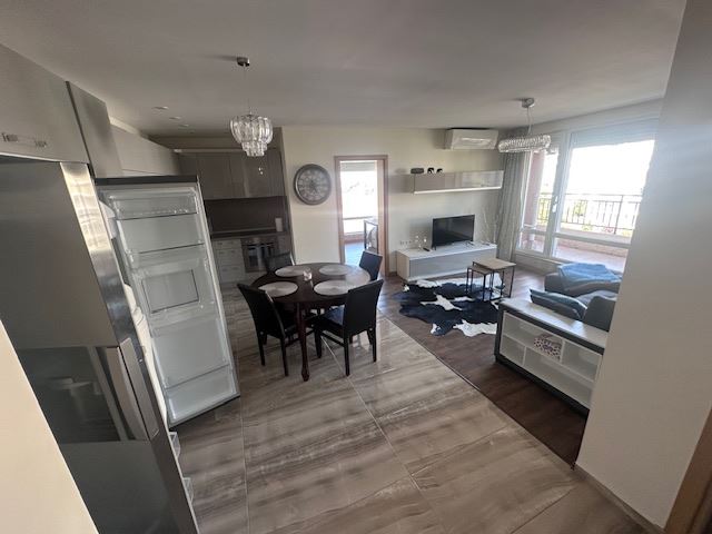 Пентхаус с панорамна морска гледка и собствен плажен достъп в Свети Влас