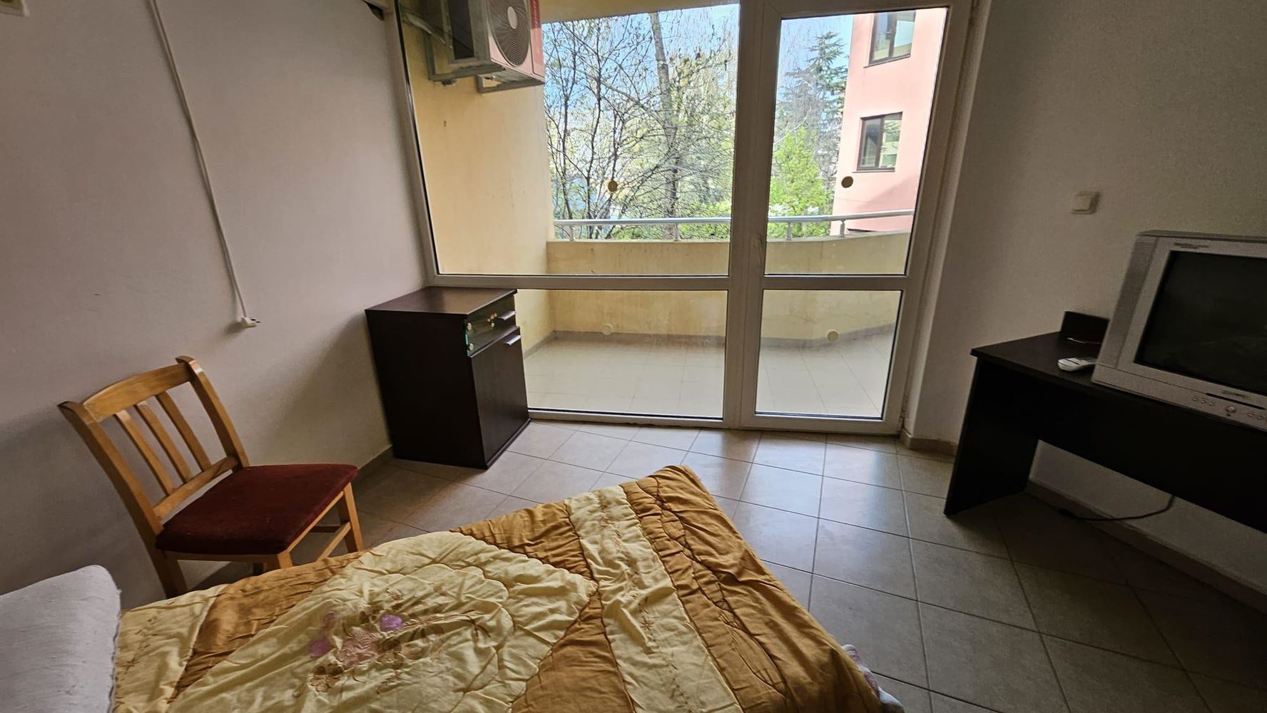 Двустаен апартамент на 200 м от плажа в Слънчев бряг – отлична локация и инвестиционен потенциал