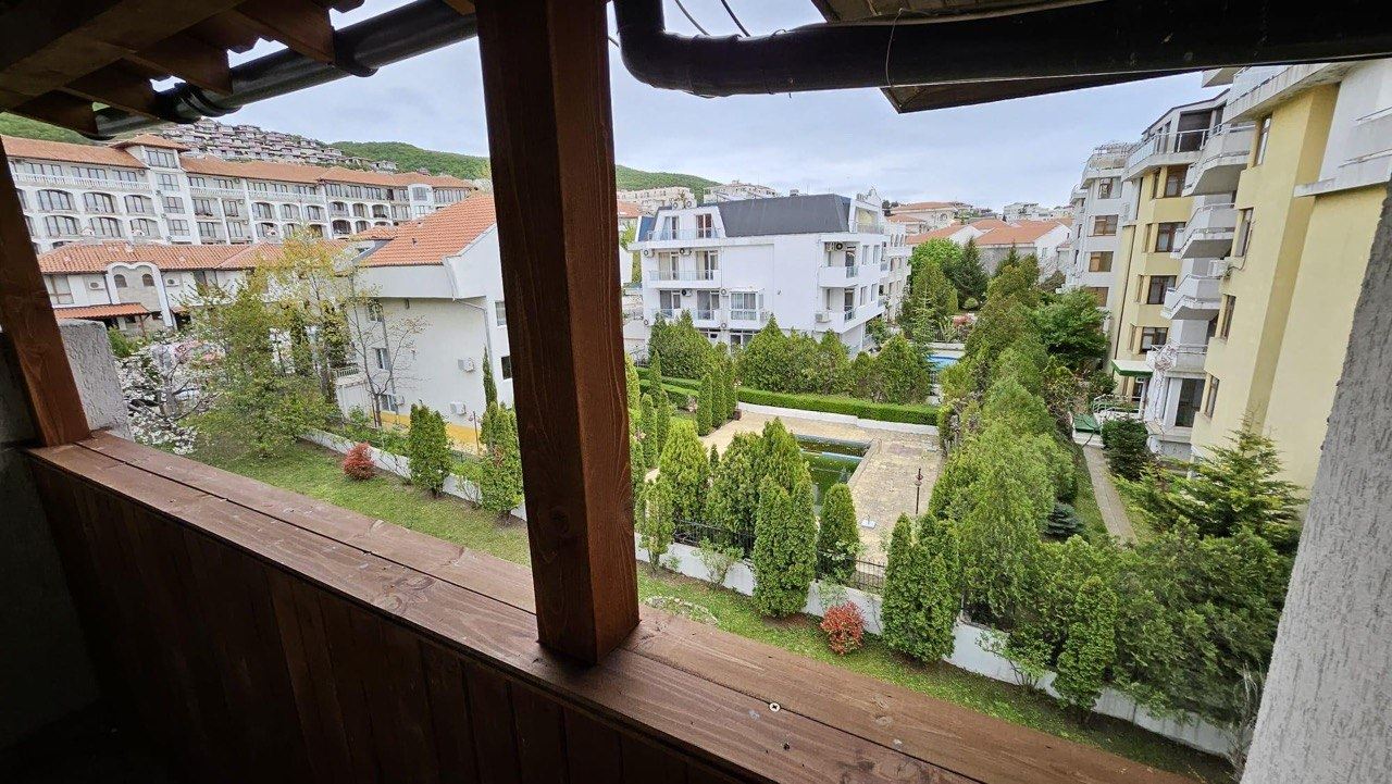 Просторен тристаен апартамент в Свети Влас – само на 100 м от плажа и яхтеното пристанище