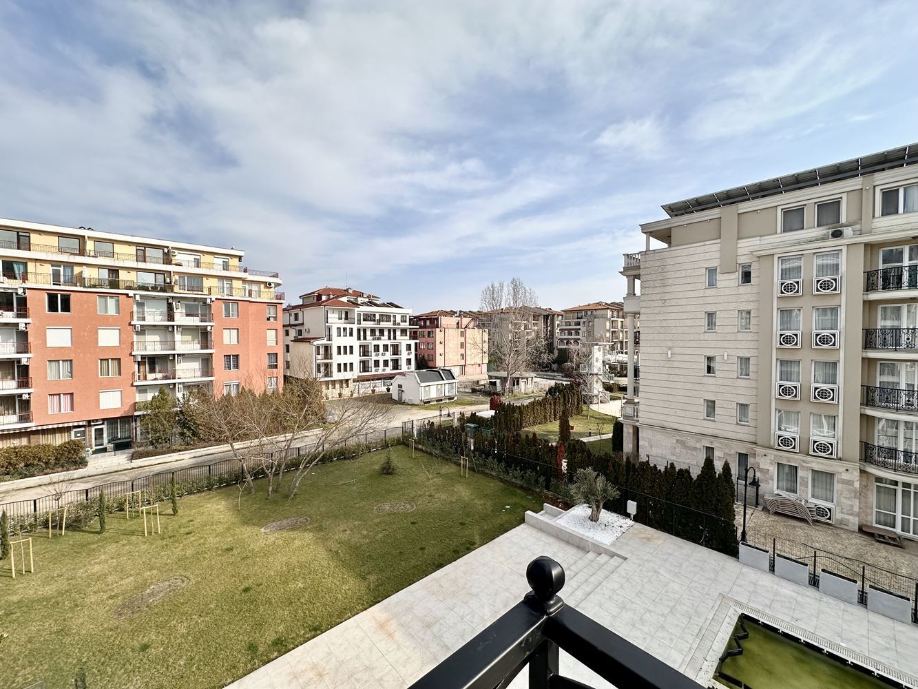 Уютен двустаен апартамент с гледка към басейн и зелени площи в Слънчев бряг – готов за ползване