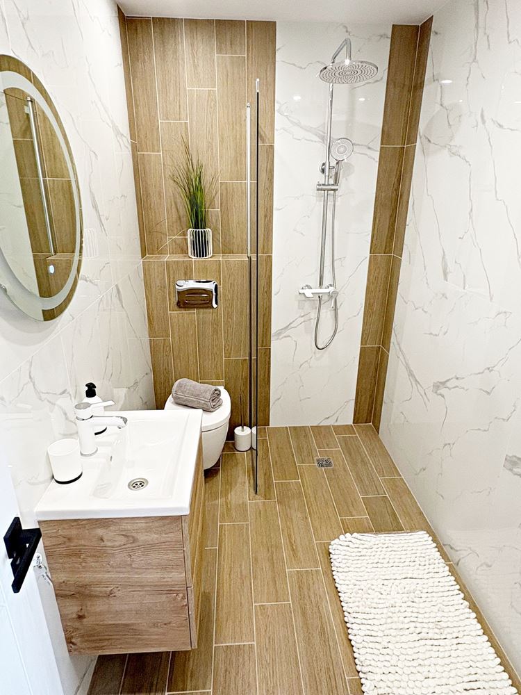 Две независими жилищни пространства с морска гледка в центъра на Свети Влас – дизайнерски интериор и собствено паркомясто