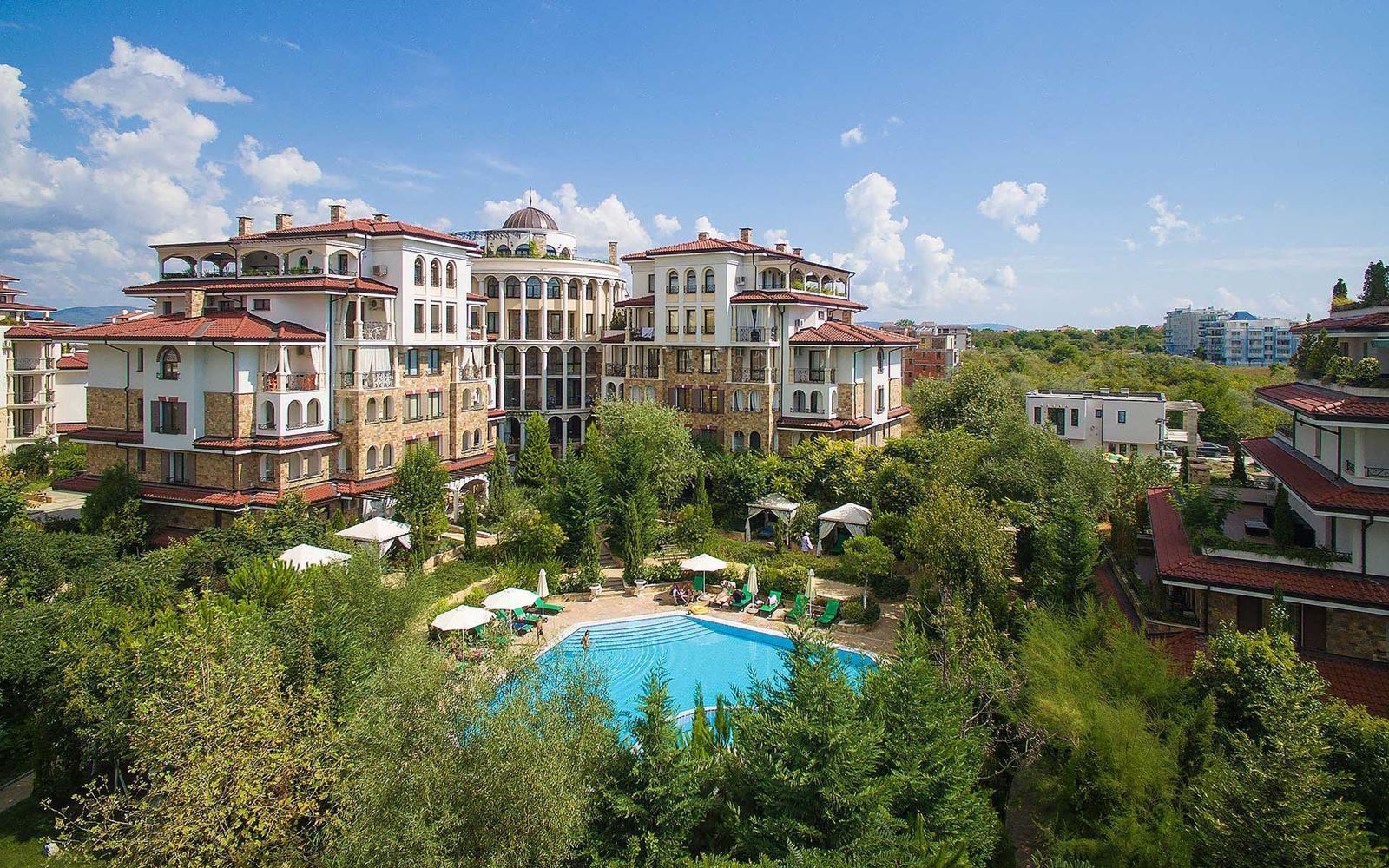 Уникален апартамент на две нива в комплекс от премиум клас в град Несебър