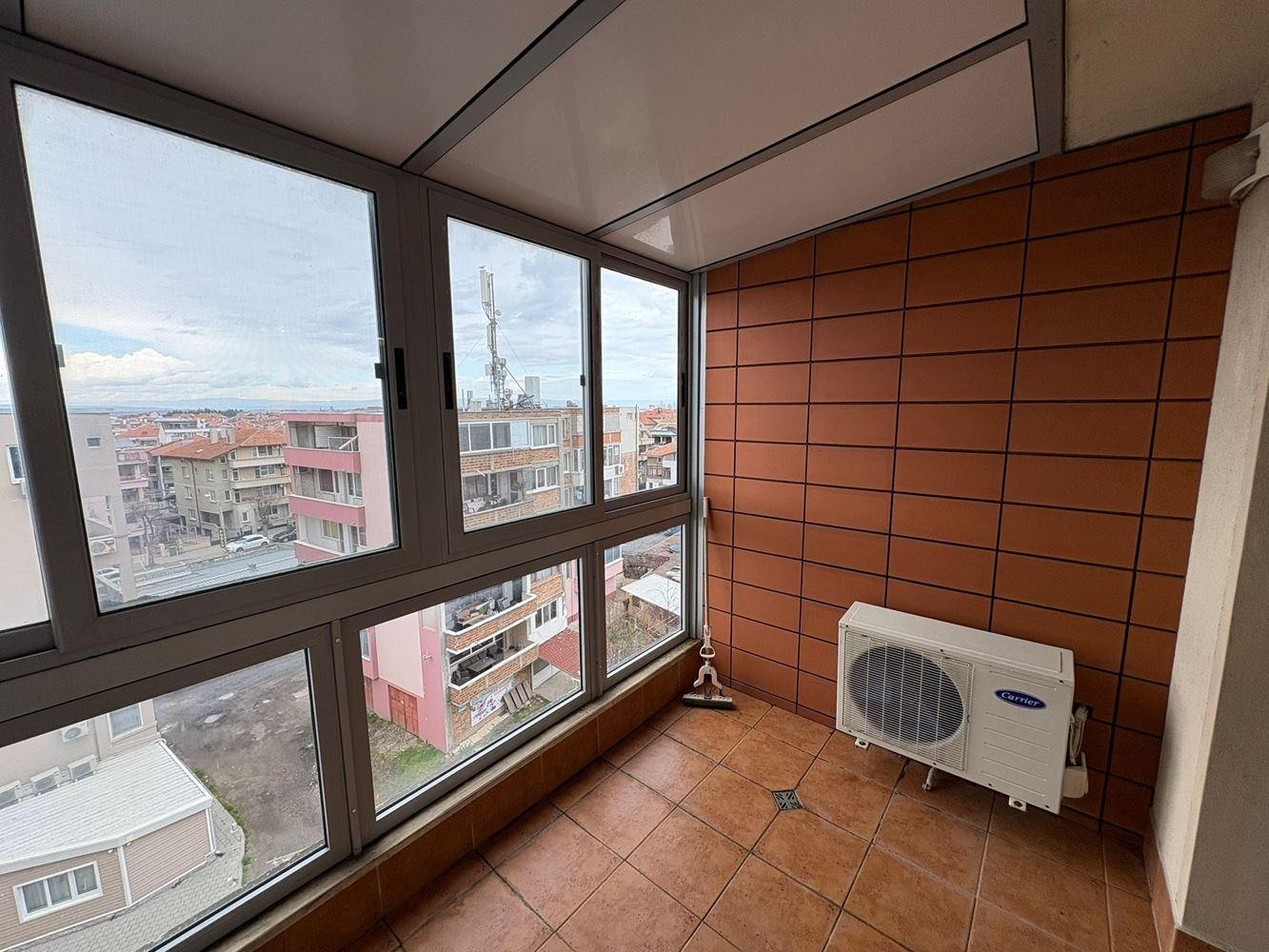 Панорамен двустаен апартамент на първа линия в Поморие с директна морска гледка