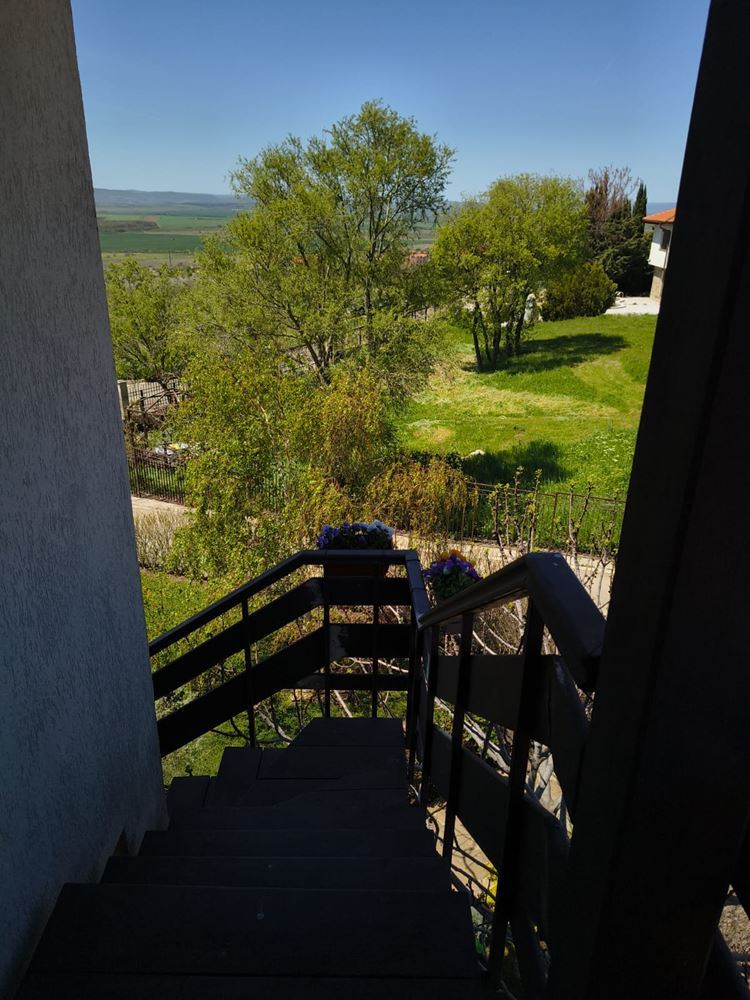 Реновиран двустаен апартамент с панорамна гледка в модерен комплекс близо до Слънчев бряг