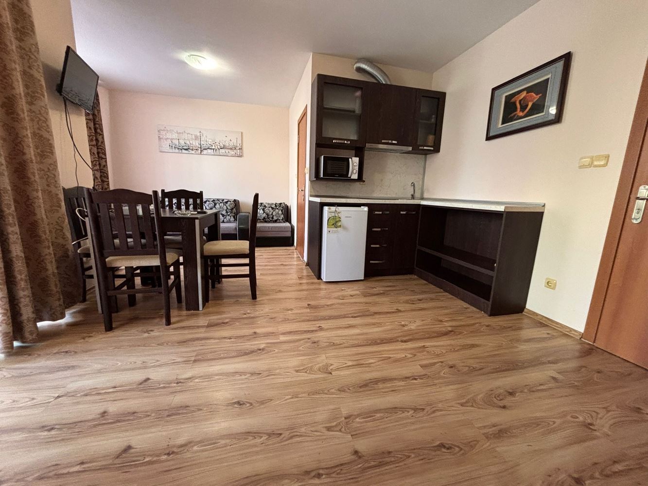 Просторен двустаен апартамент с гледка към басейна в Слънчев бряг; с възможност втора спалня  