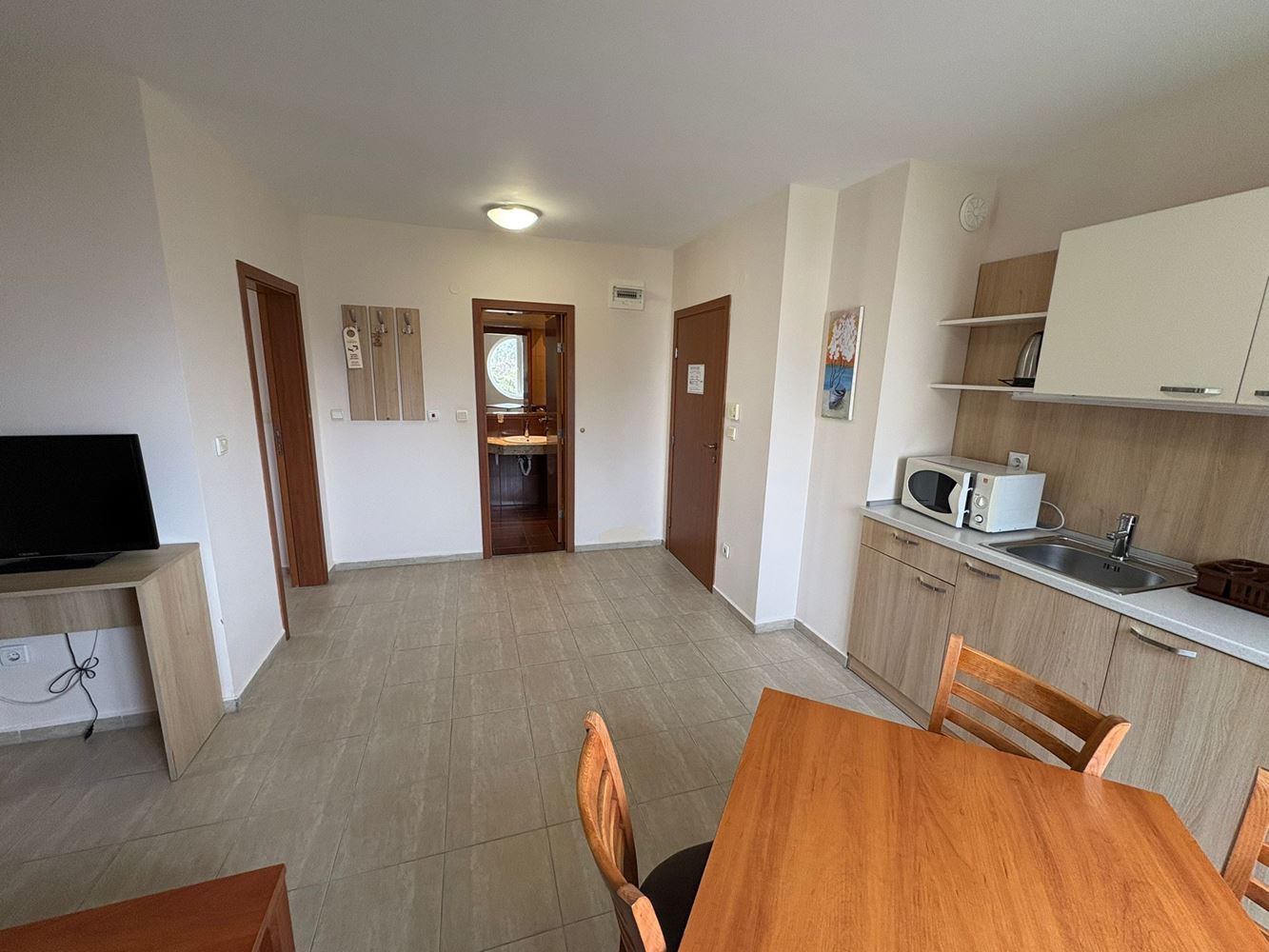 Просторен тристаен апартамент с отлични удобства и готов за нанасяне – перфектна инвестиция и комфортно жилище