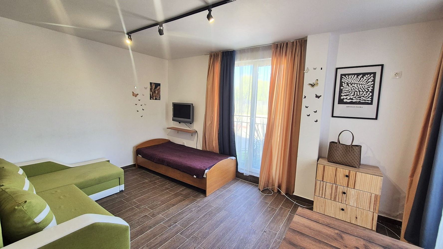 Просторно студио с ниска такса поддръжка в Слънчев бряг – отлична локация и готово за ползване