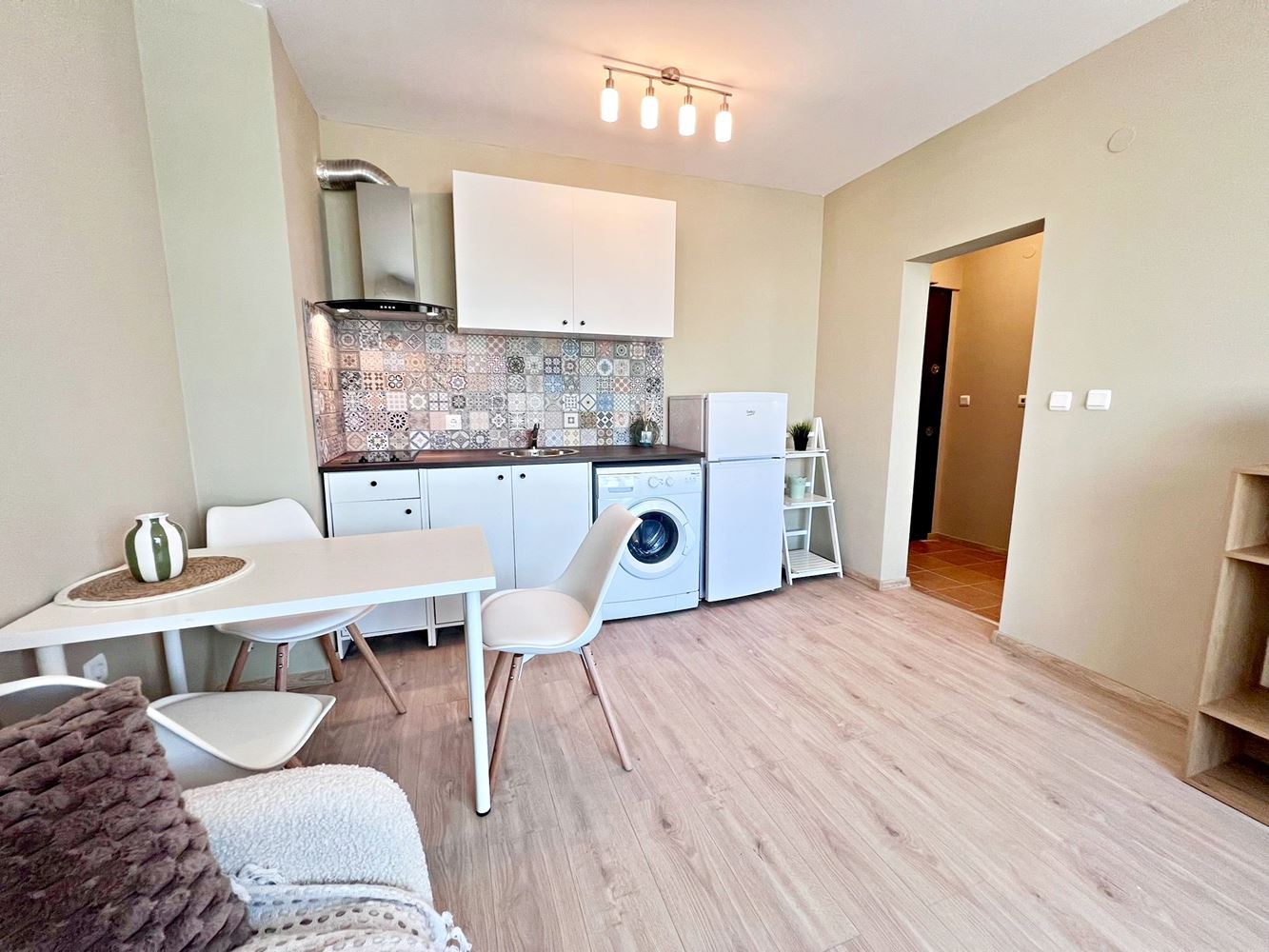 Стилен двустаен апартамент с ниска такса поддръжка в отличен комплекс в Слънчев бряг – готов за нанасяне или инвестиция