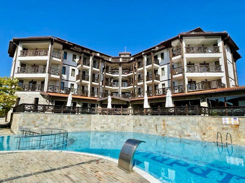 Просторно напълно обзаведено студио с гледка към басейн в слънчев бряг – комфорт, спокойствие и отлична инвестиция