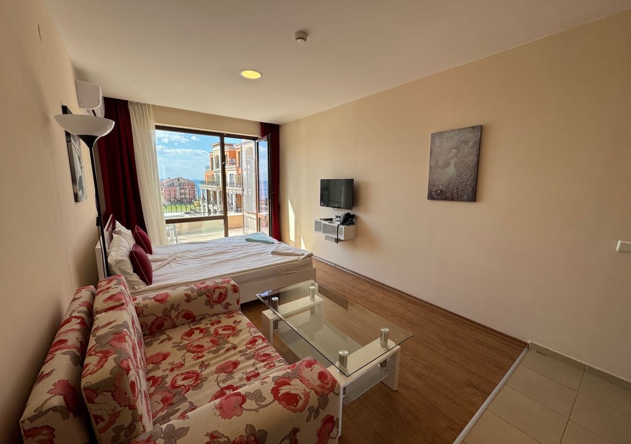 Студио на първа линия с гледка море в луксозен комплекс – напълно обзаведено и готово за ползване