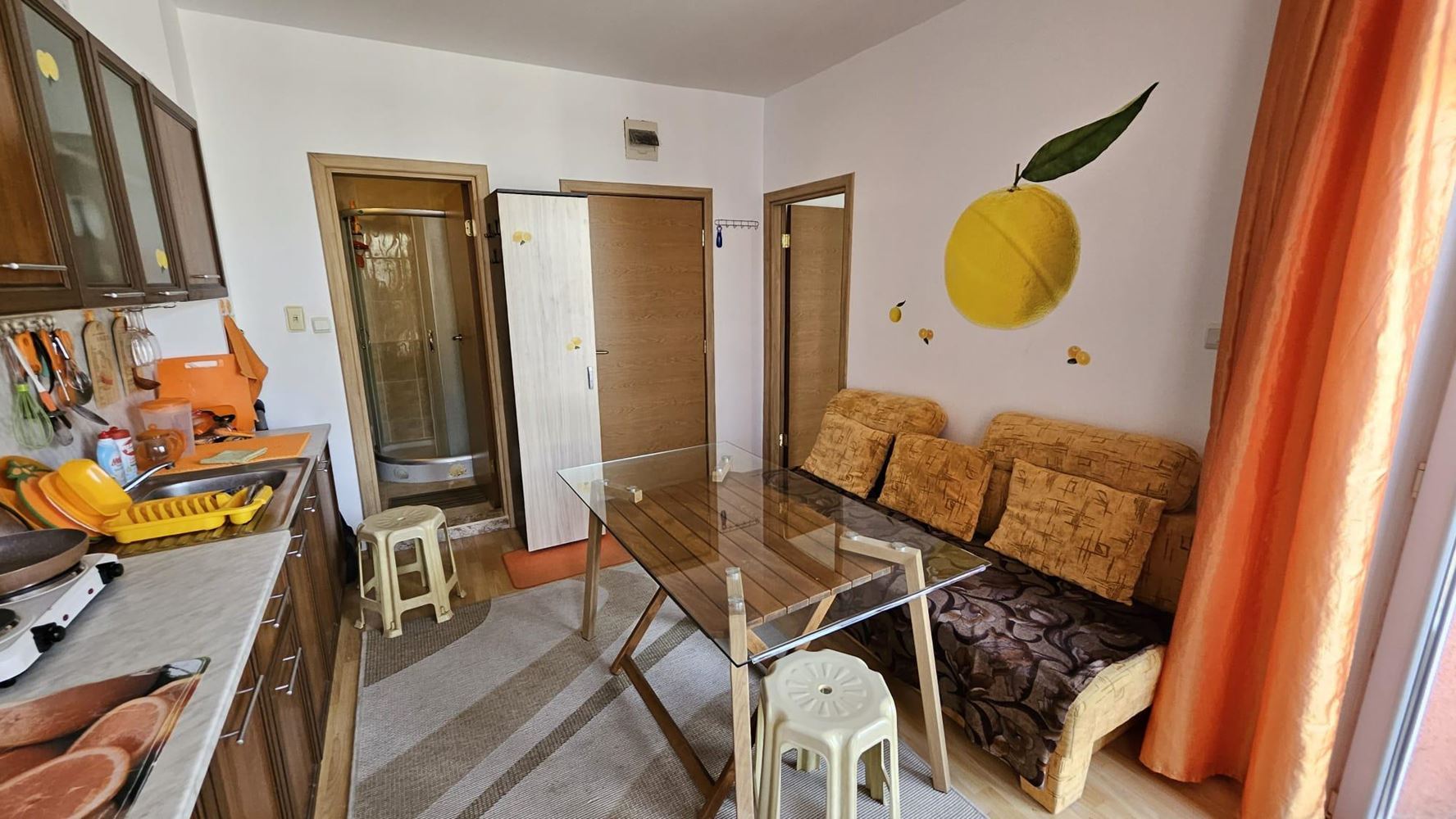 Модерен двустаен апартамент в затворен комплекс с басейни и водни атракции в района на Слънчев бряг