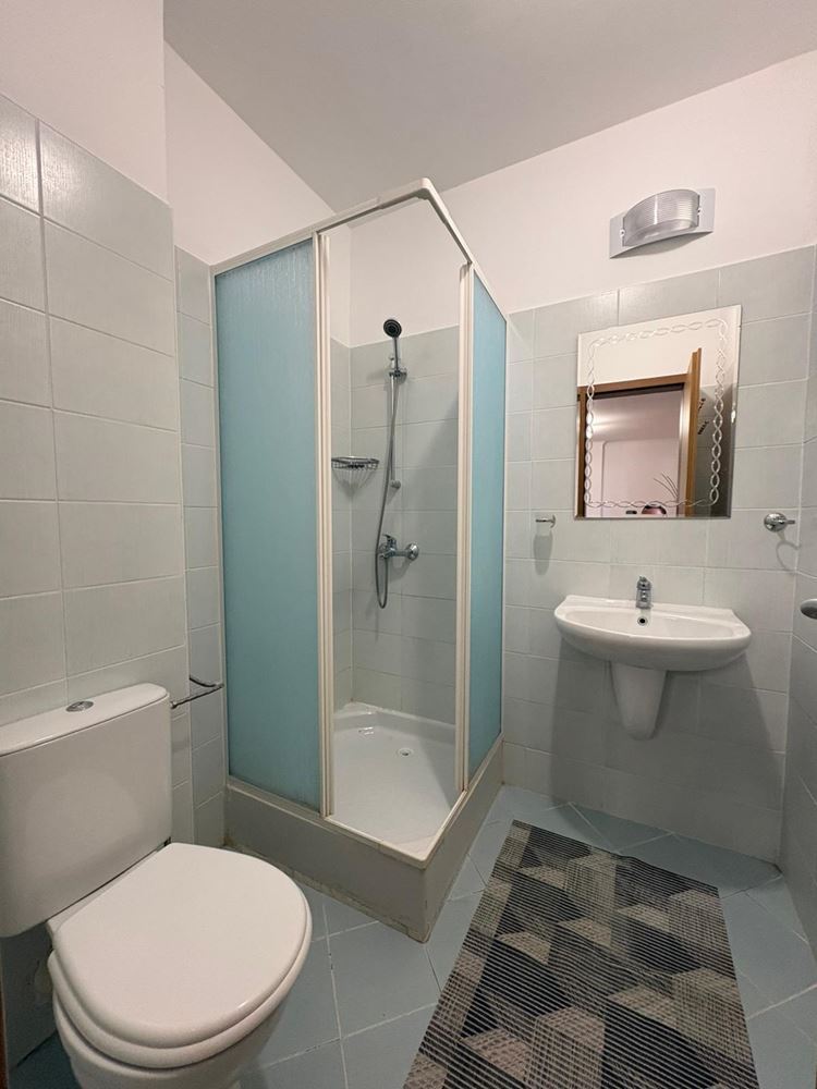 Поморие - просторен тристаен апартамент на първа линия с морска гледка, ниска такса поддръжка 