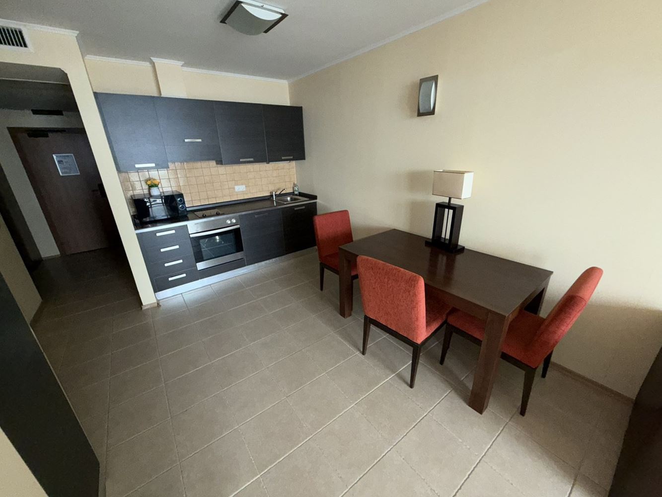 Тристаен апартамент в Поморие с фронтална морска гледка – луксозен живот на първа линия